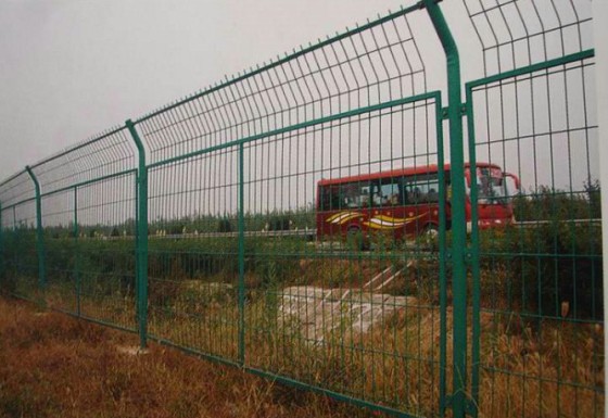 怎样才能提升公路护栏网的防锈能力?